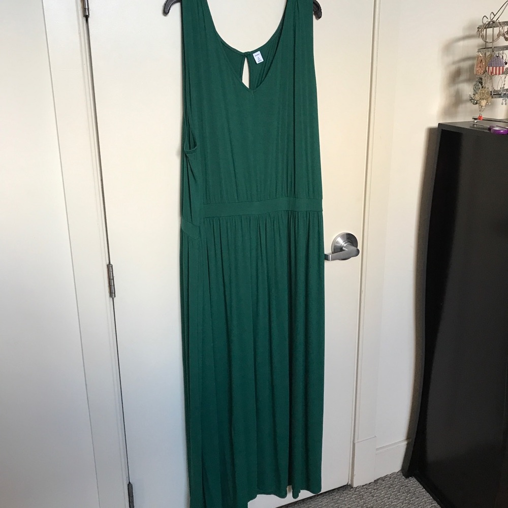 Never been worn green maxi dress.